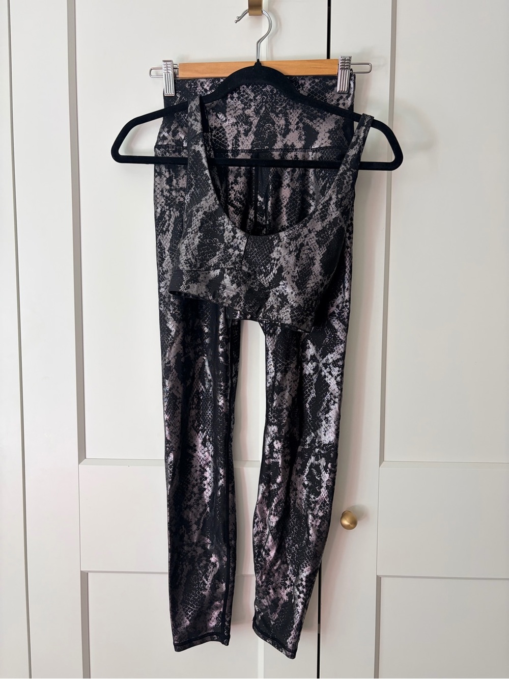 Carbon38 Black & Gray Snake-Print Leggings with Matching Top | S